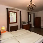 Hotel Old 2*