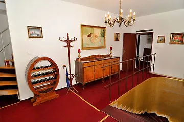 Old Hotel 2*